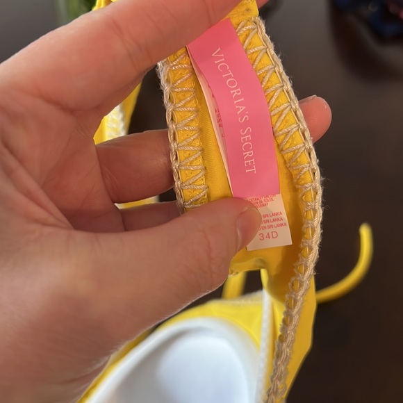 Victoria’s Secret Swimsuit Top - Picture 3 of 3